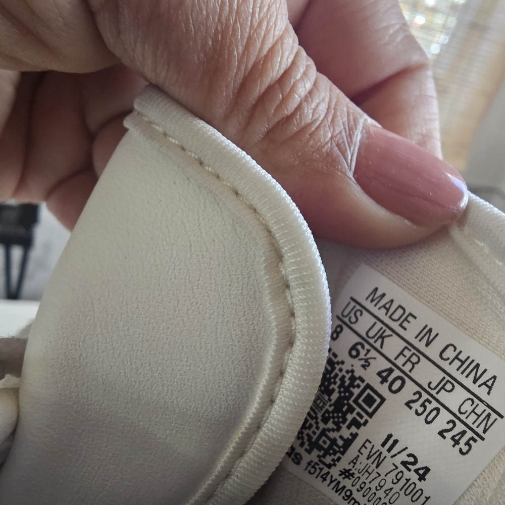 Womans Adidas Size 8 - Picture 2 of 3
